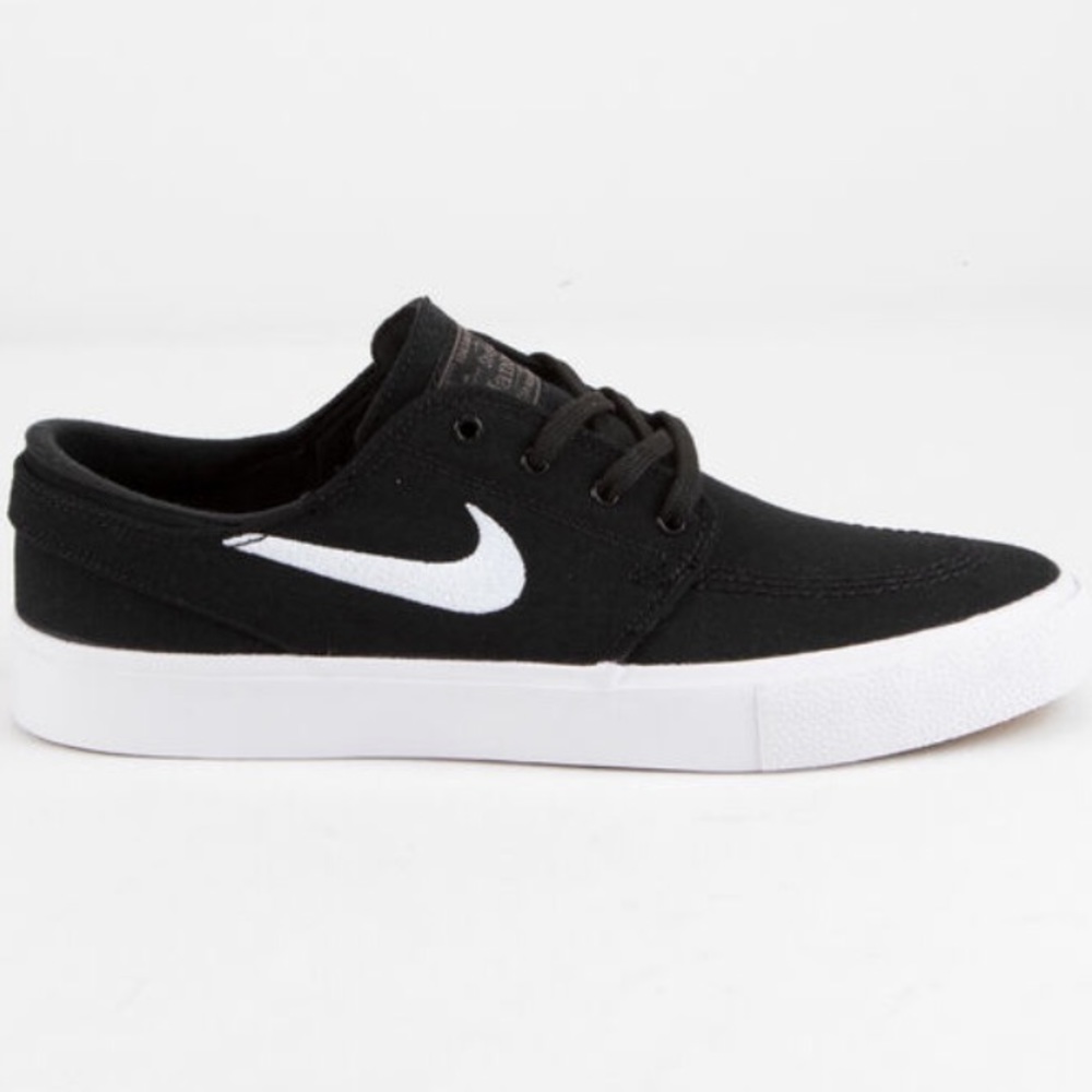 Black Janoski shoes